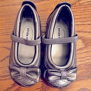 Stride Rite Silver Mary Jane’s size 4